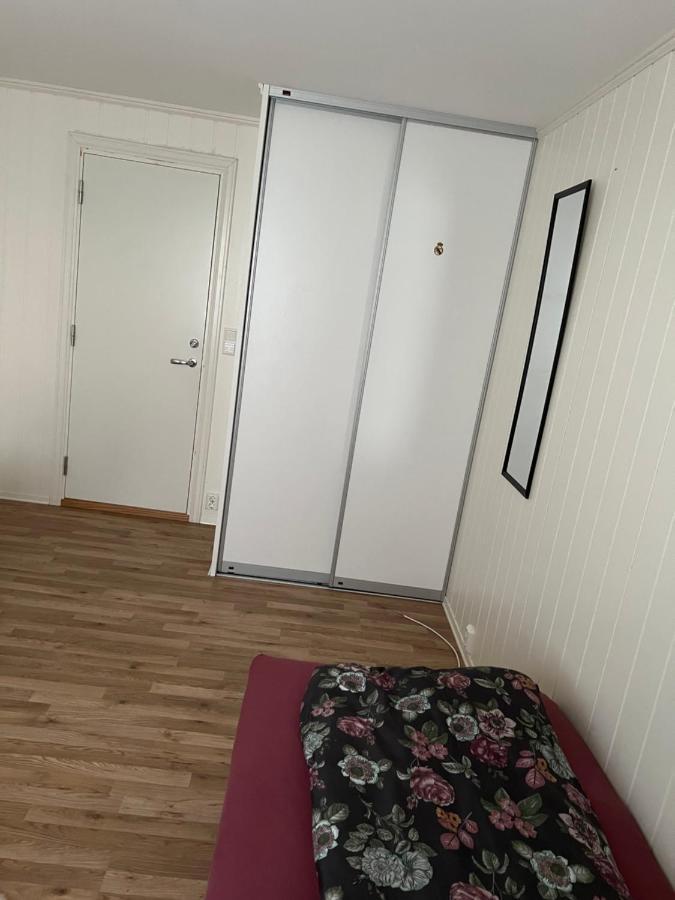 Bedroom In City Centre, No Shower Available Олесунн Екстер'єр фото