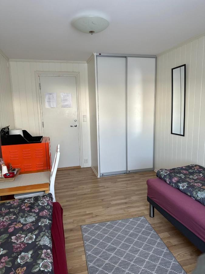 Bedroom In City Centre, No Shower Available Олесунн Екстер'єр фото